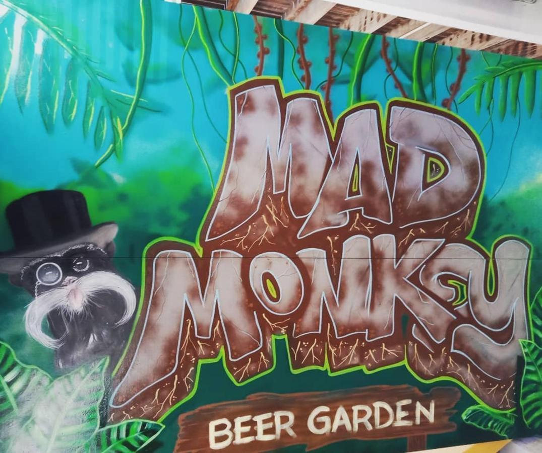 Mad Monkey Central Κερνς Εξωτερικό φωτογραφία